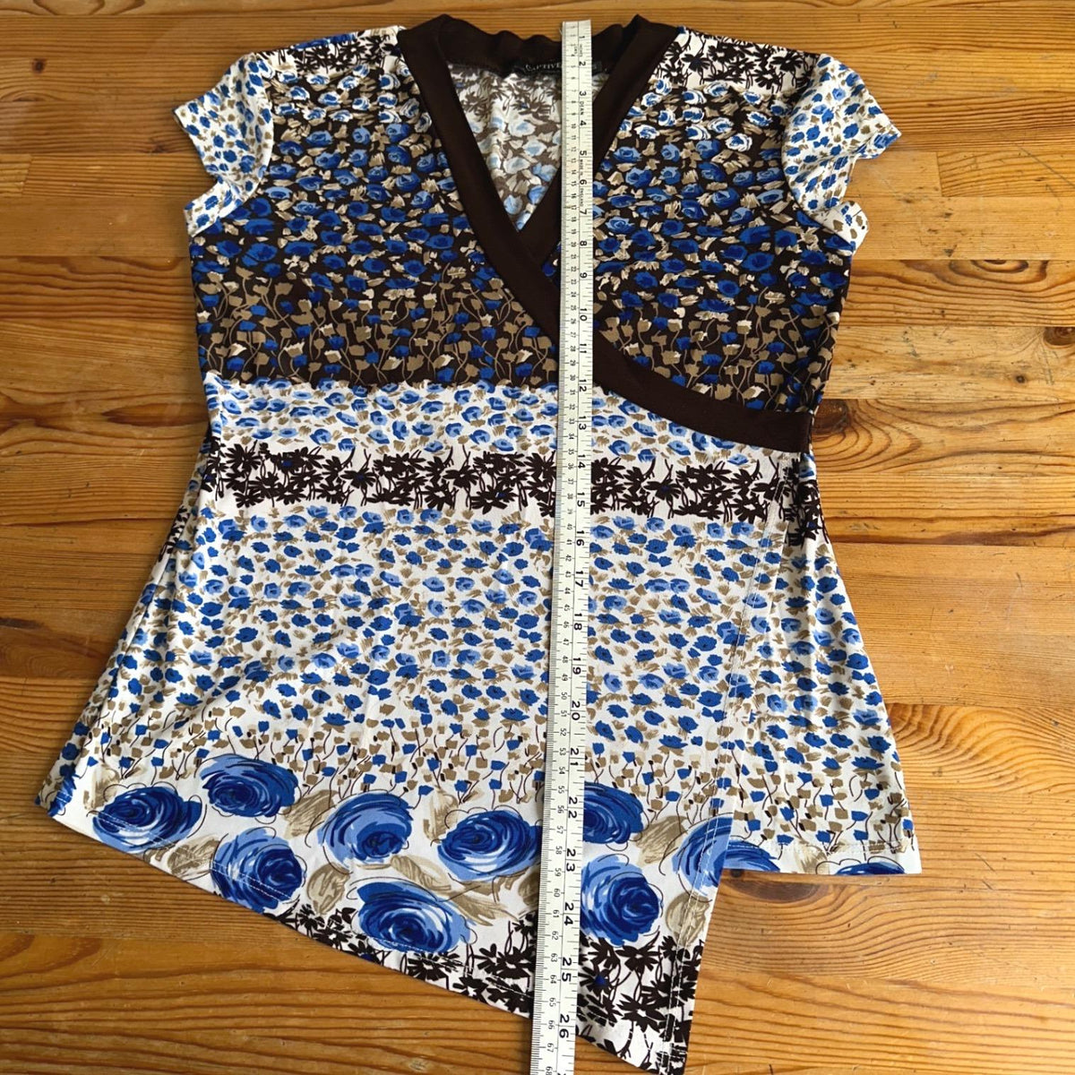 Captive Floral Surplice Top Women L Blue Brown Excellent Asymmetric Hem Y2K Vibe