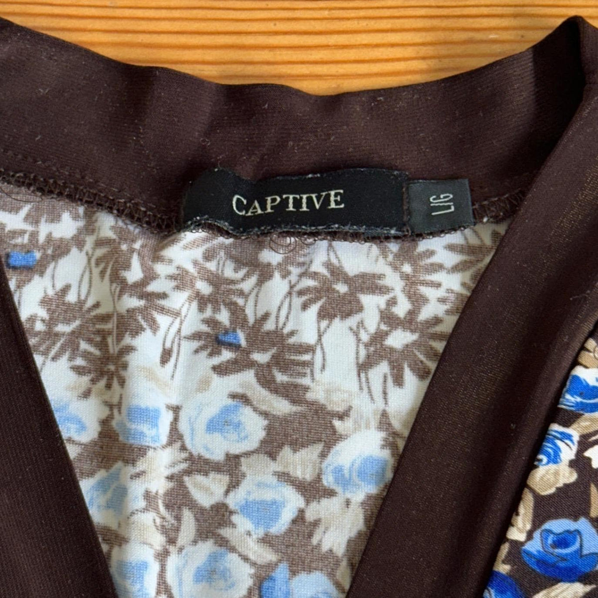 Captive Floral Surplice Top Women L Blue Brown Excellent Asymmetric Hem Y2K Vibe