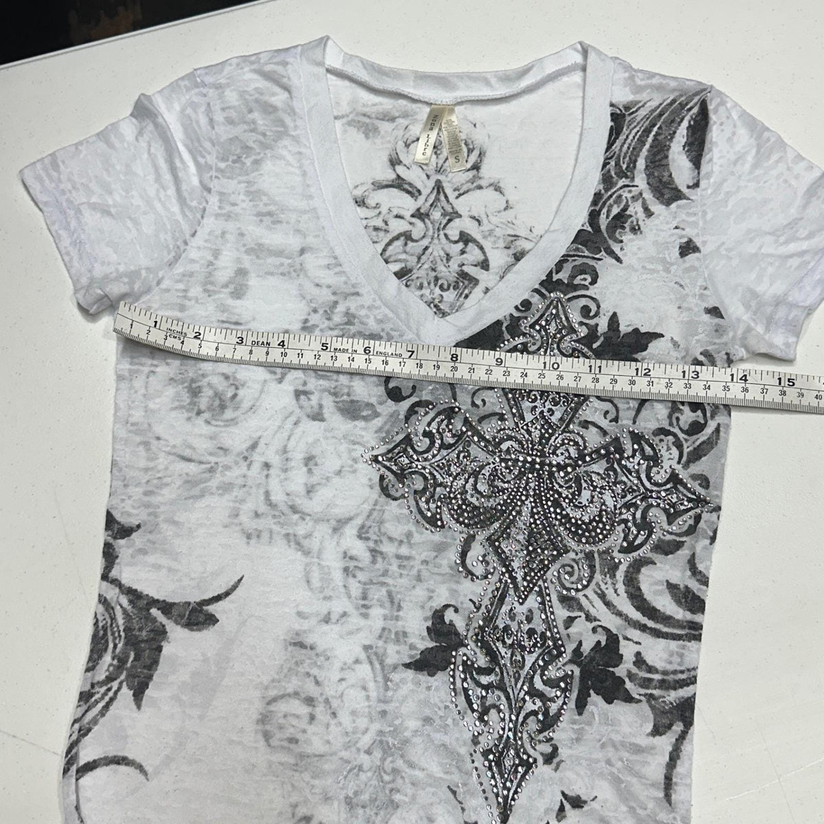 Zona Libre V-Neck Tee Women Small White Rhinestone Gothic Cross Burnout Y2K Top