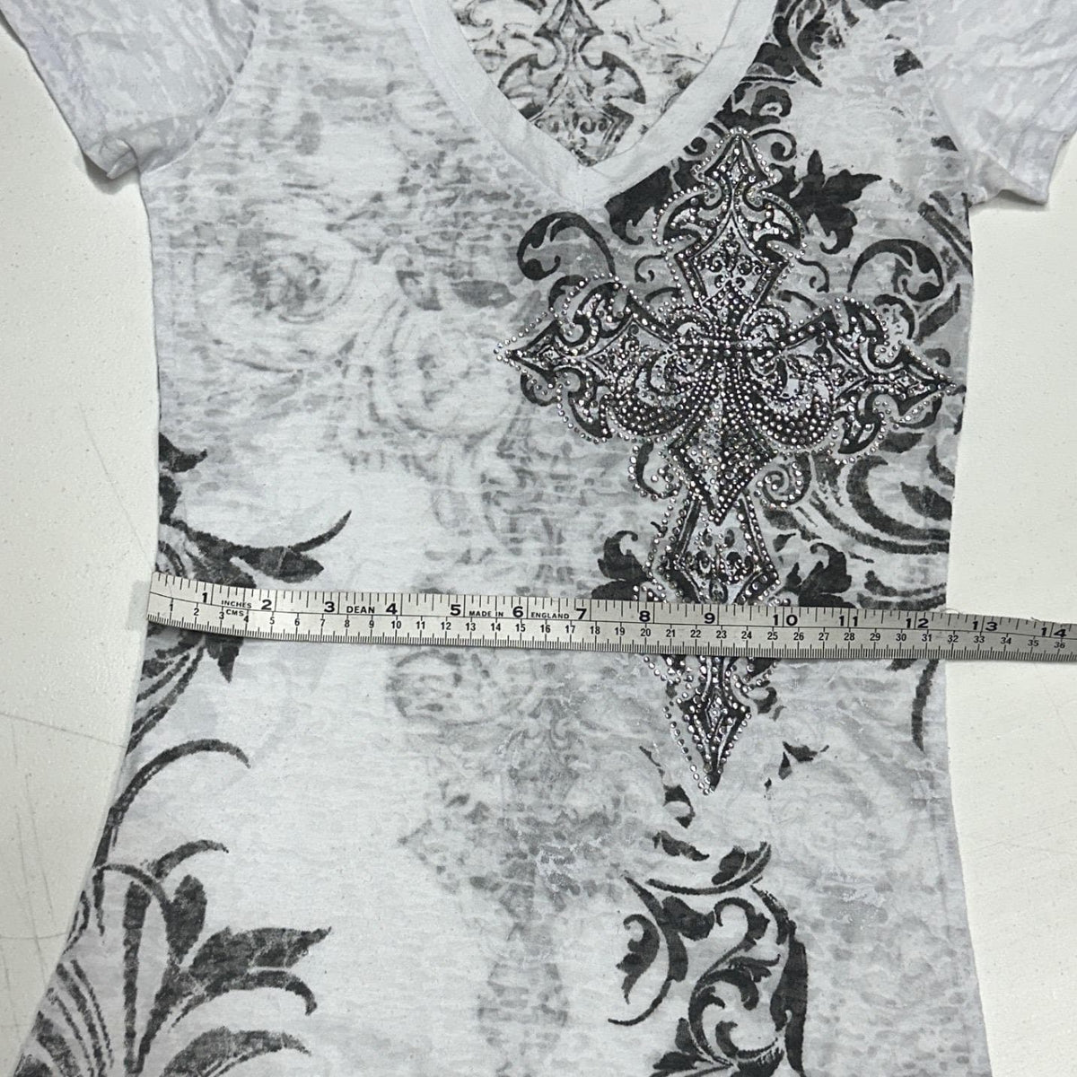 Zona Libre V-Neck Tee Women Small White Rhinestone Gothic Cross Burnout Y2K Top