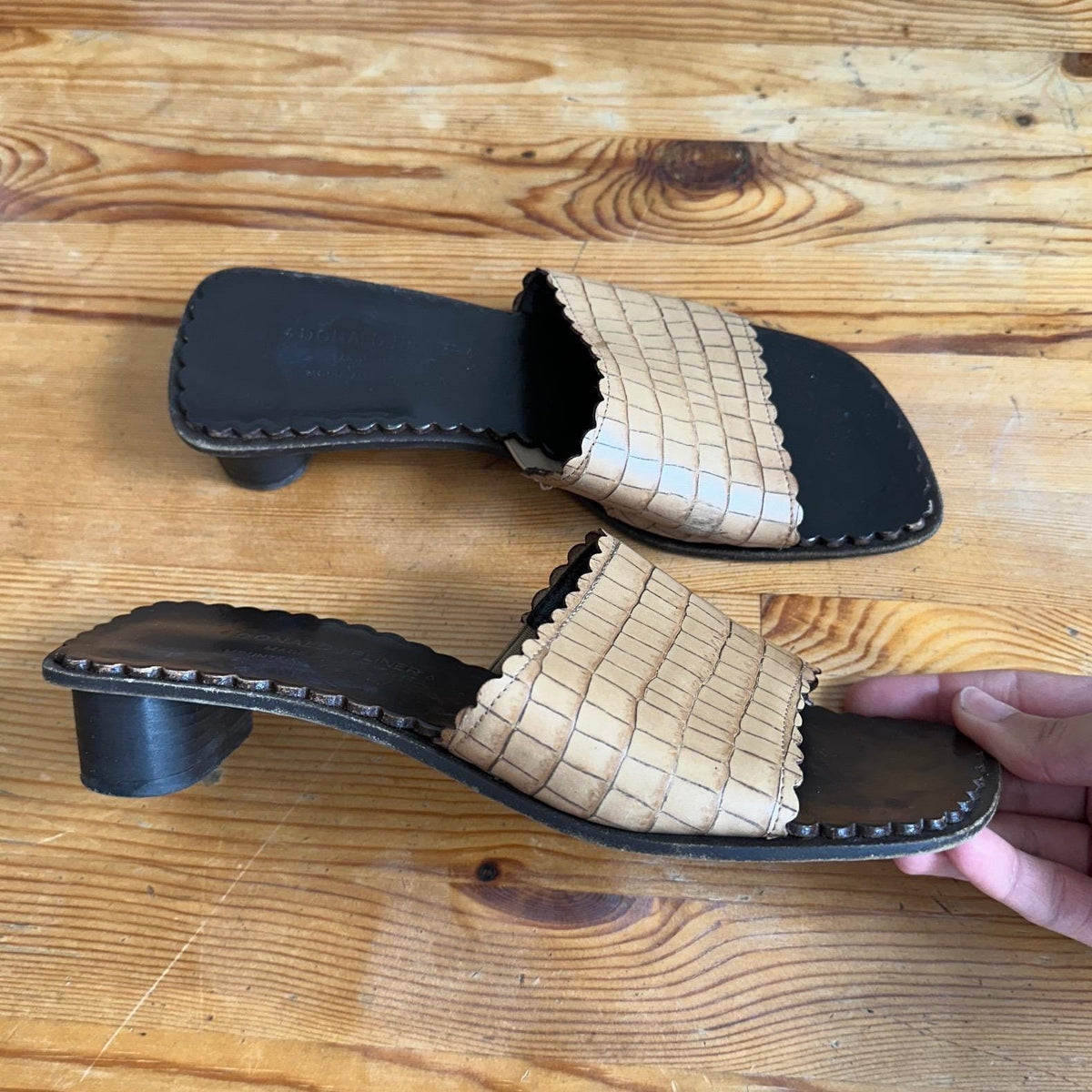 Donald J Pliner Mules Womens 6 Tan Croc Leather Scalloped Heel Vintage 90s