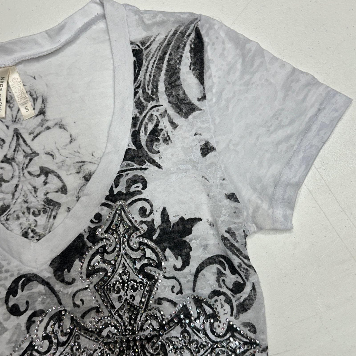 Zona Libre V-Neck Tee Women Small White Rhinestone Gothic Cross Burnout Y2K Top
