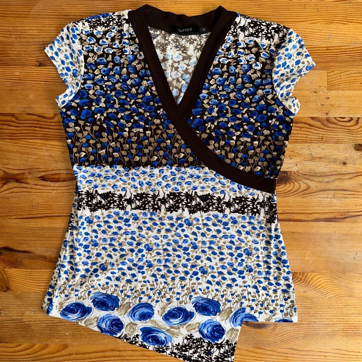 Captive Floral Surplice Top Women L Blue Brown Excellent Asymmetric Hem Y2K Vibe
